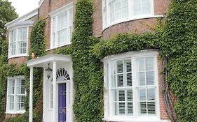 Studio - Sleeps 2 - Pets - Parking - Wifi